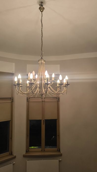 Elegancki żyrandol świecznikowy 12 świateł – złoty, duży rozmiar