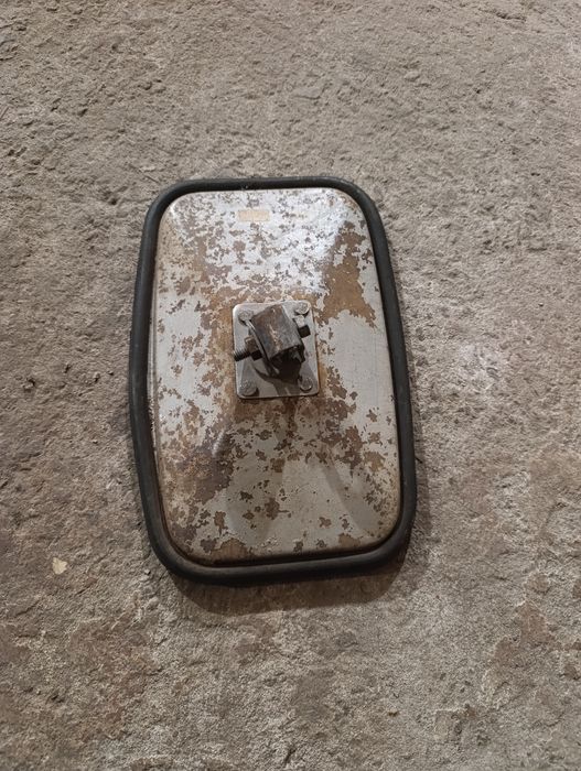Продам зеркала на машине