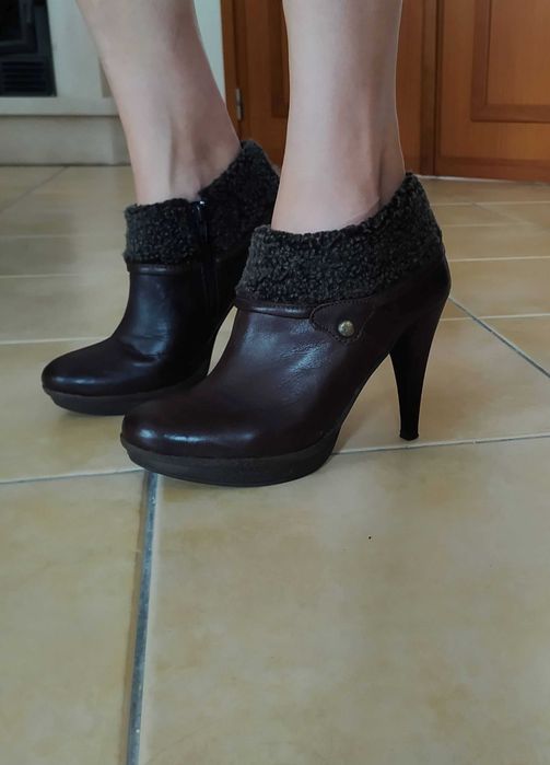 Botins de salto alto compensado, pele genuína castanho escuro, tam.39