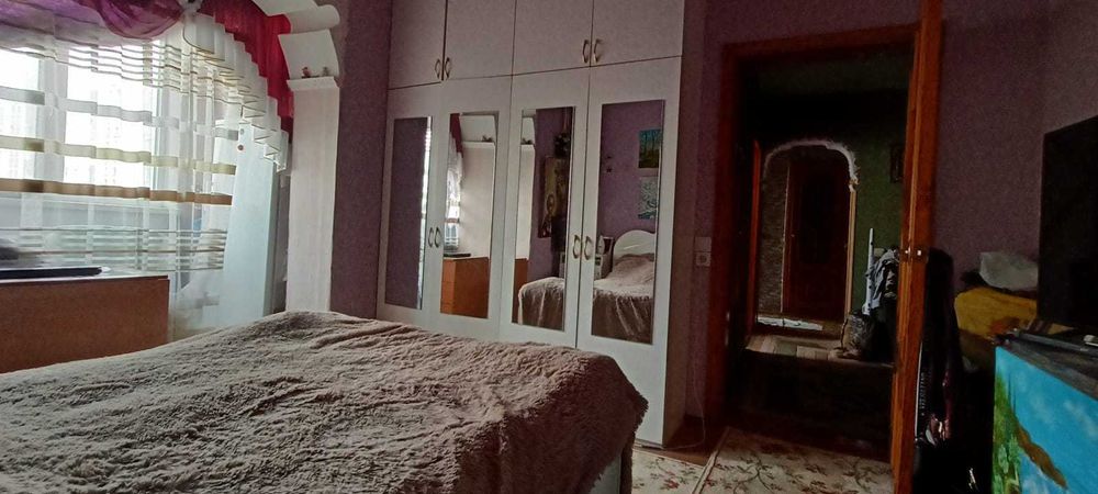 Продам трехкомнатную квартиру в Корабельном районе (р-н 48 школы)