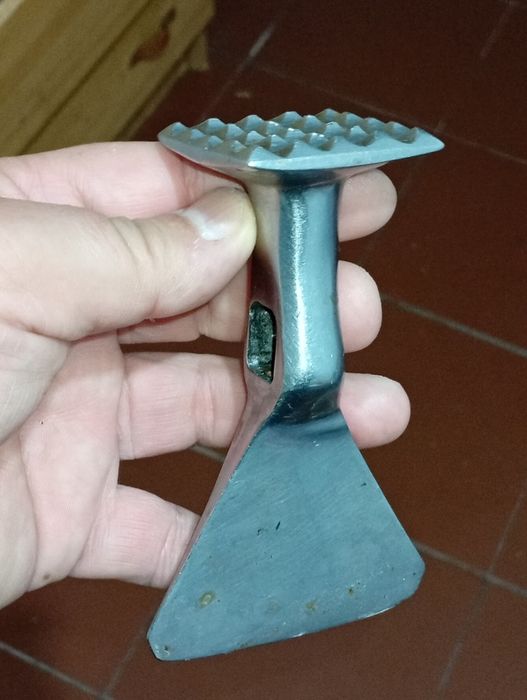 Martelo com Cutelo sem cabo para picar e cortar carne