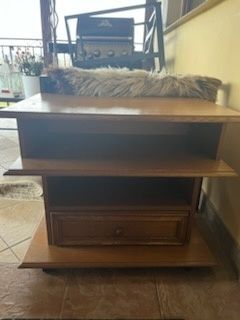 Stolik rtv na kółkach