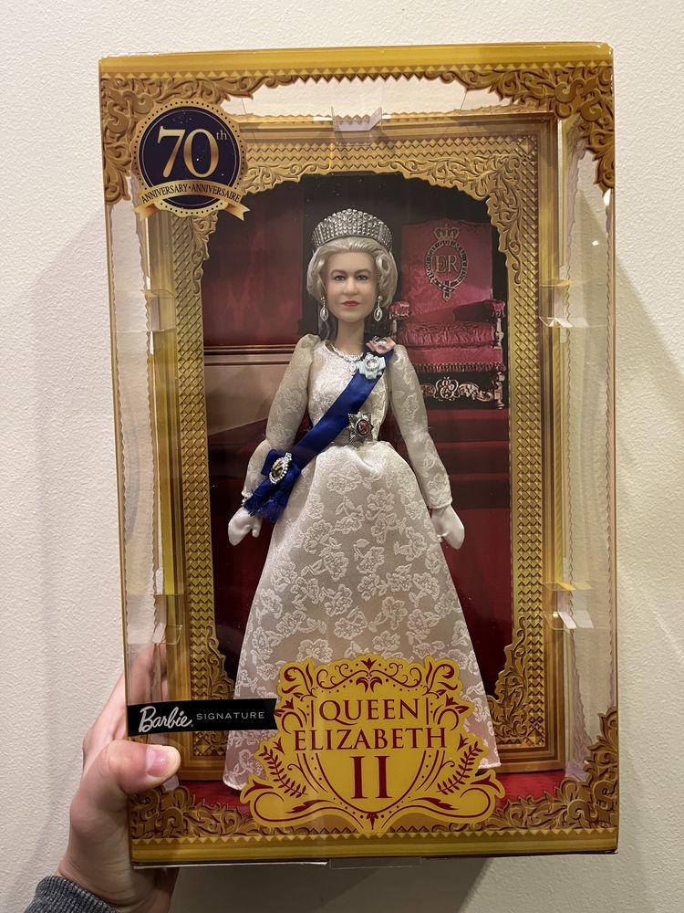 Barbie Królowa Elżbieta lalka