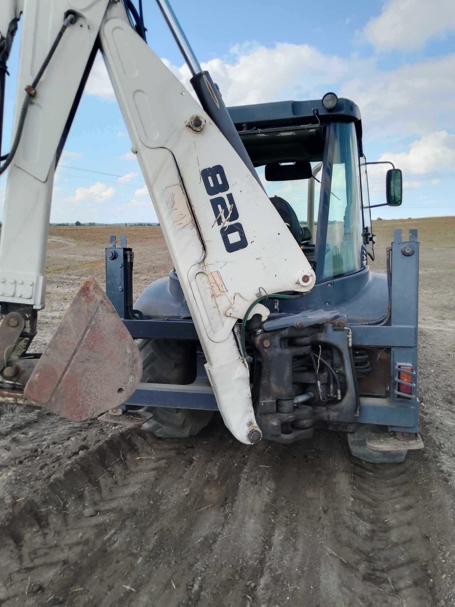 Koparko-ładowarka terex 820, jcb 3cx, cat 328