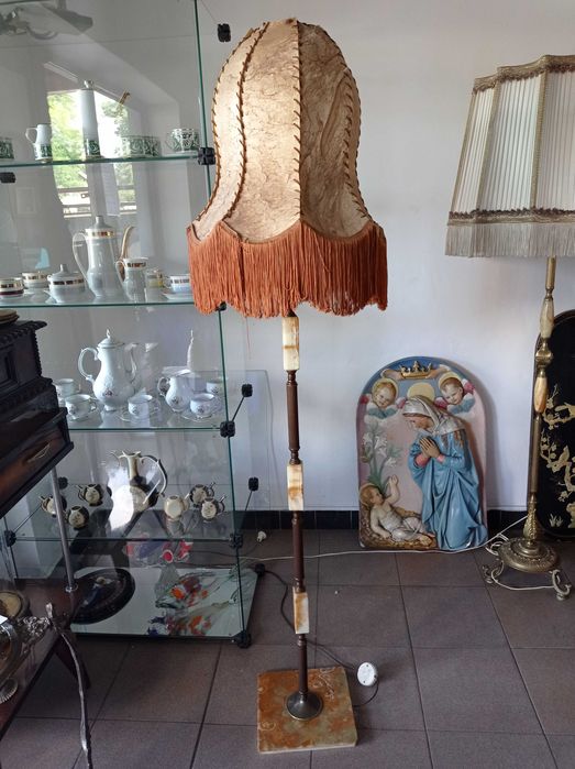 Wysoka stojaca stylowa marmurowo mosiezna lampa OS1006