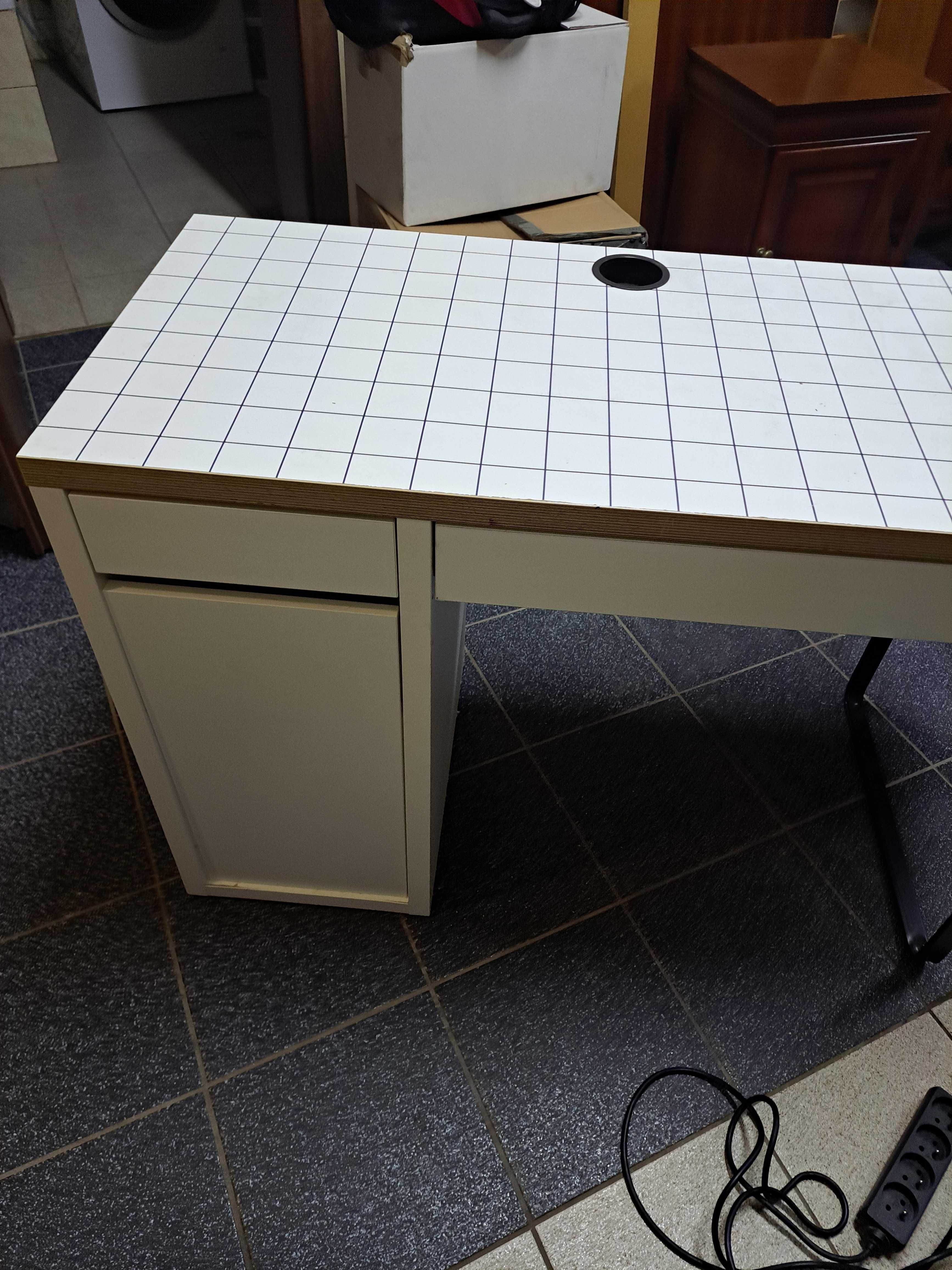 Sprzedsm biurko młodzieżowe biale  Ikea