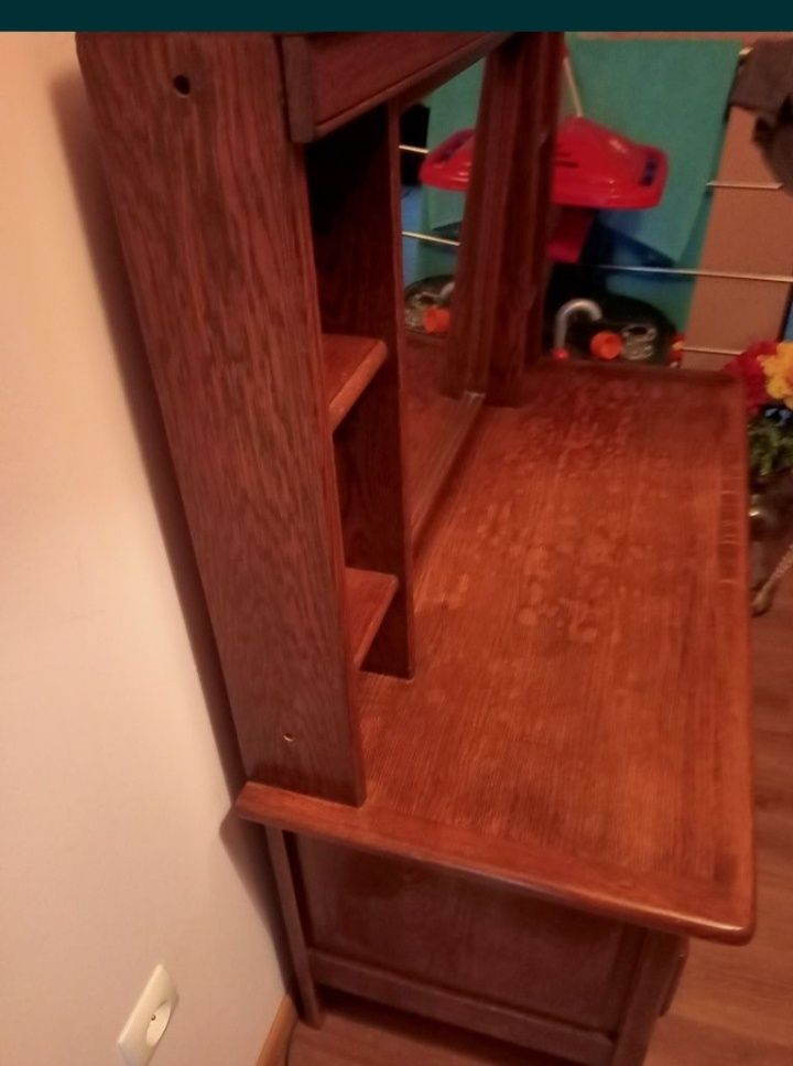 Toaletka podświetlanym lustrem