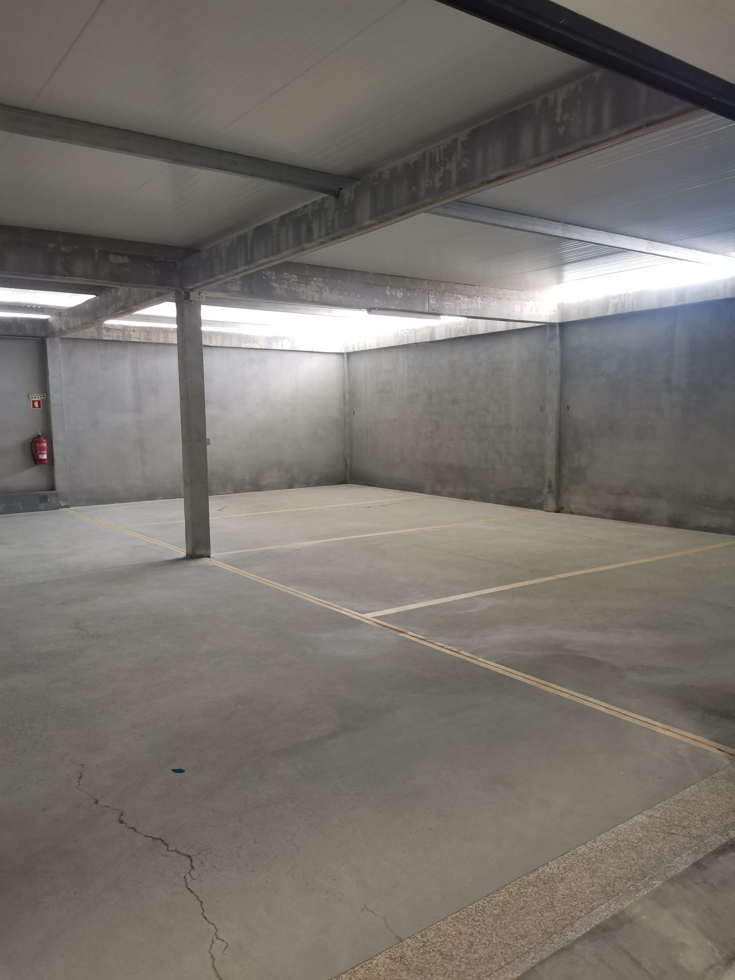 Avenida Santos Graça alugo garagem