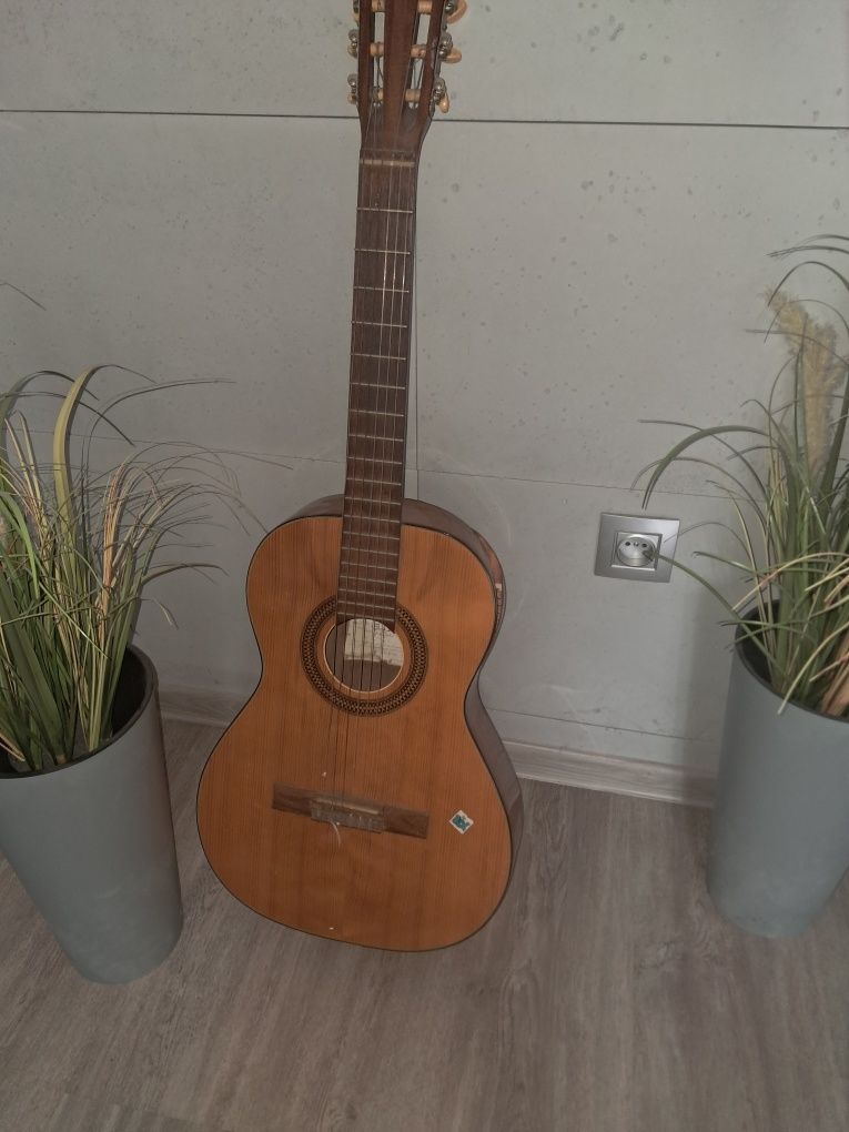 Gitara uszkodzona