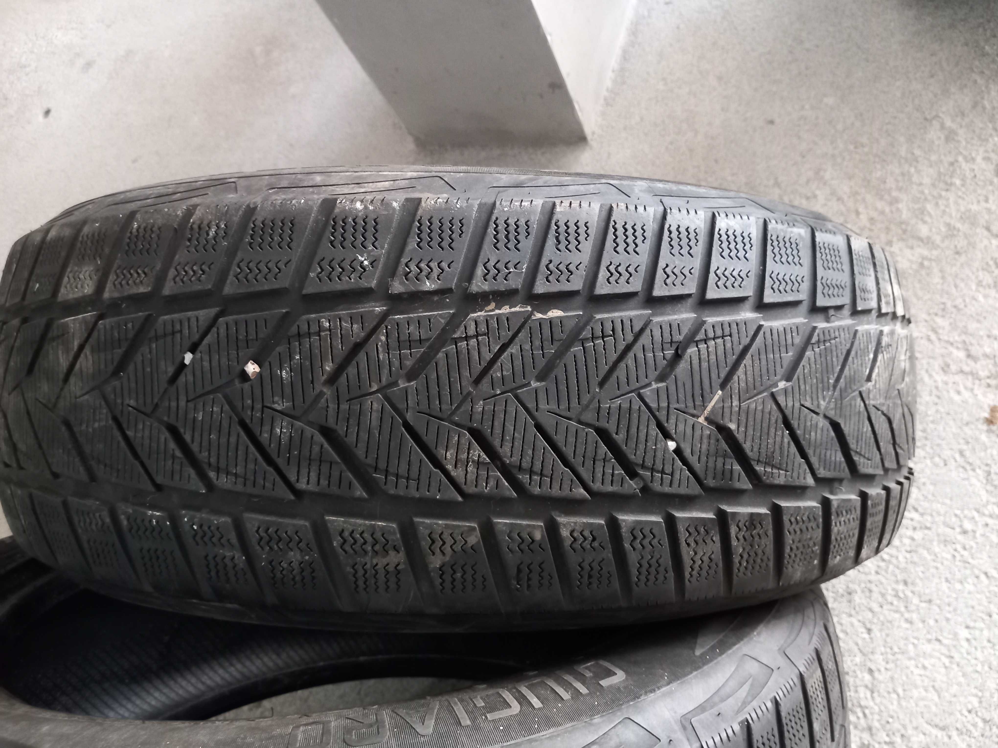 4 Pneus 235/55R19 Vredstein