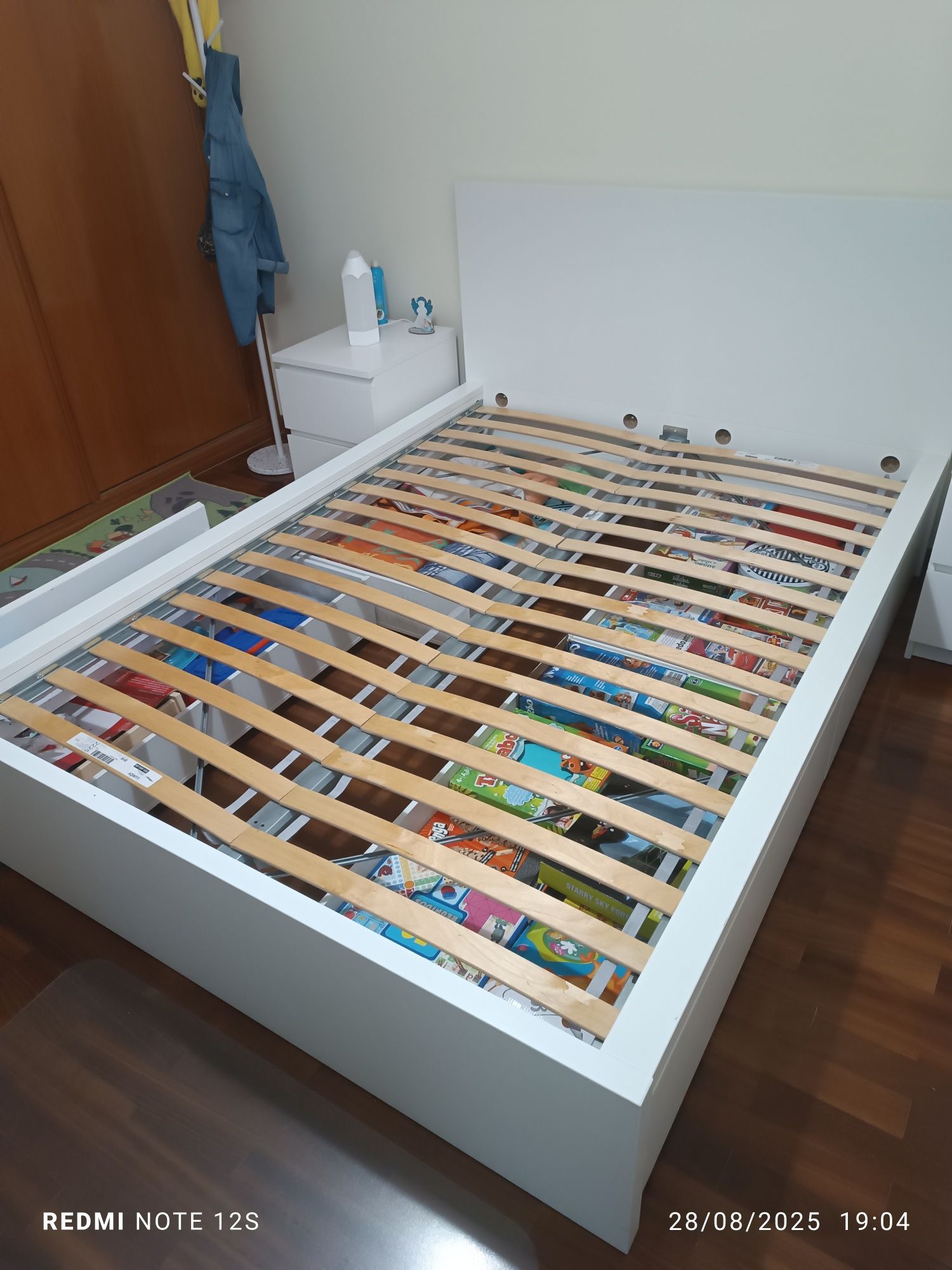 Cama MALM IKEA com arrumação