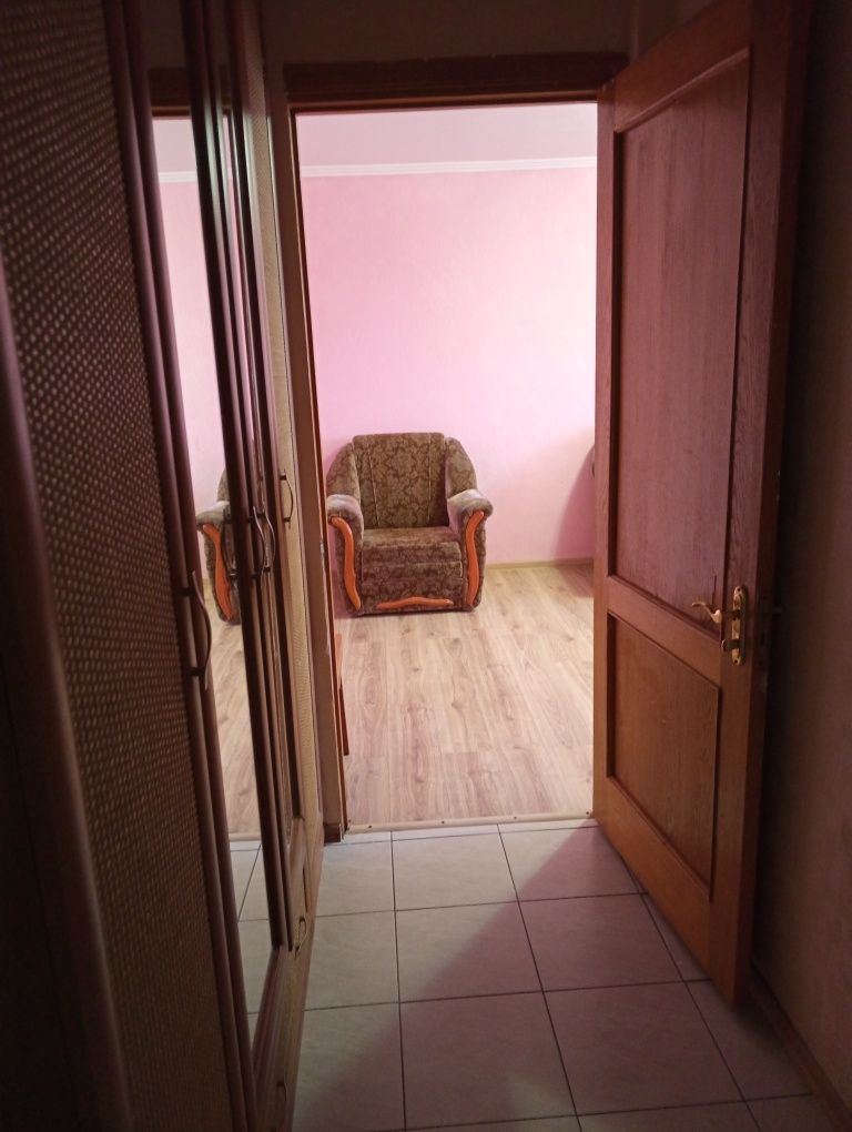 Оболонь, 2-кім.  вул..Малиновського, 7 почасово, подобово