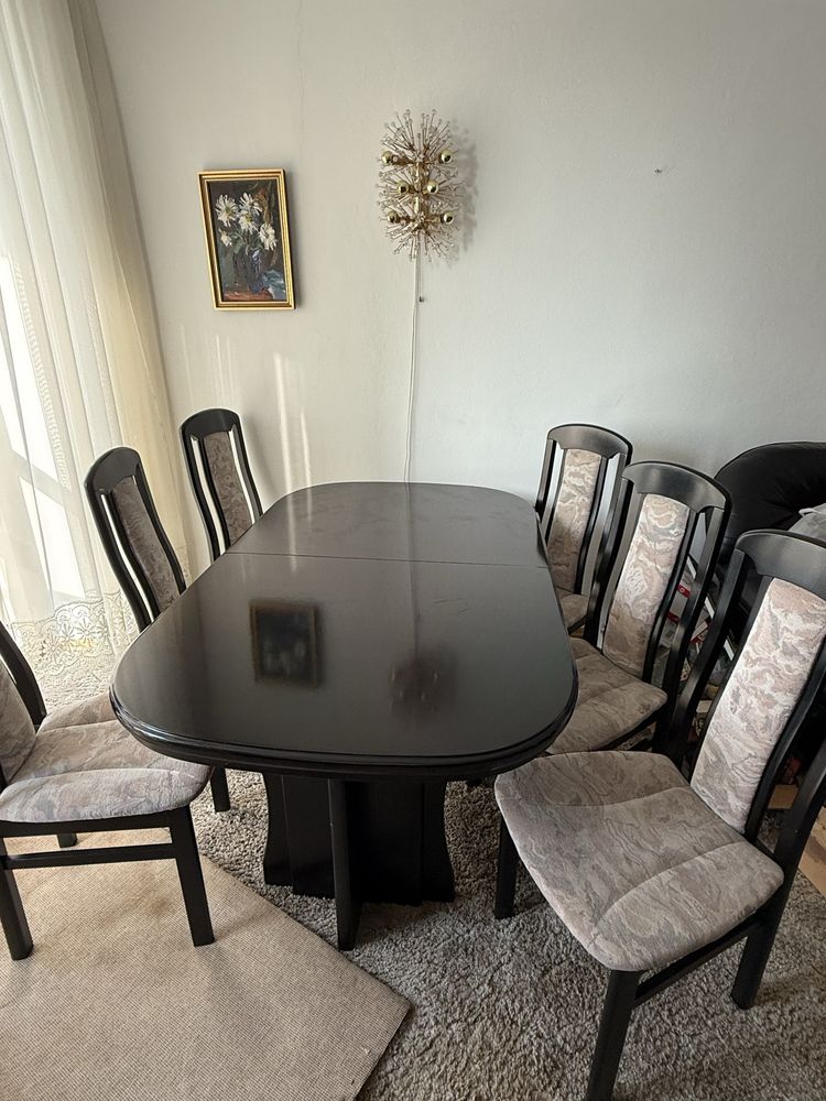 rozkładany czarny lakierowany stół