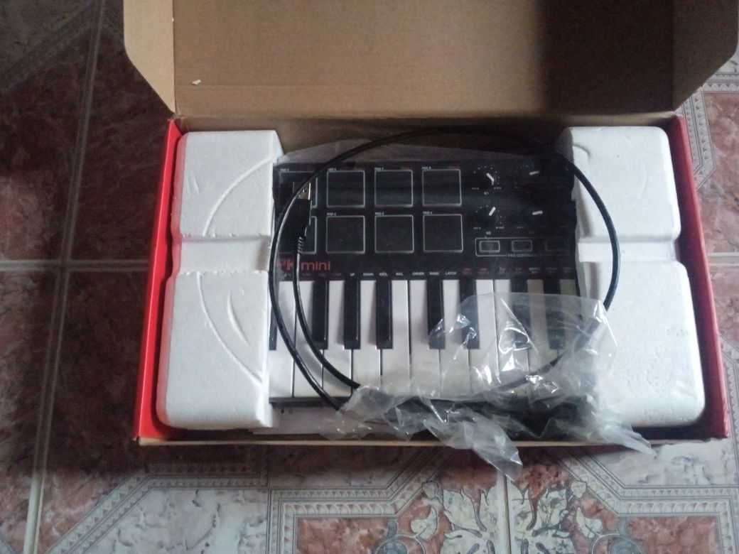 Akai klawiatura MIDI