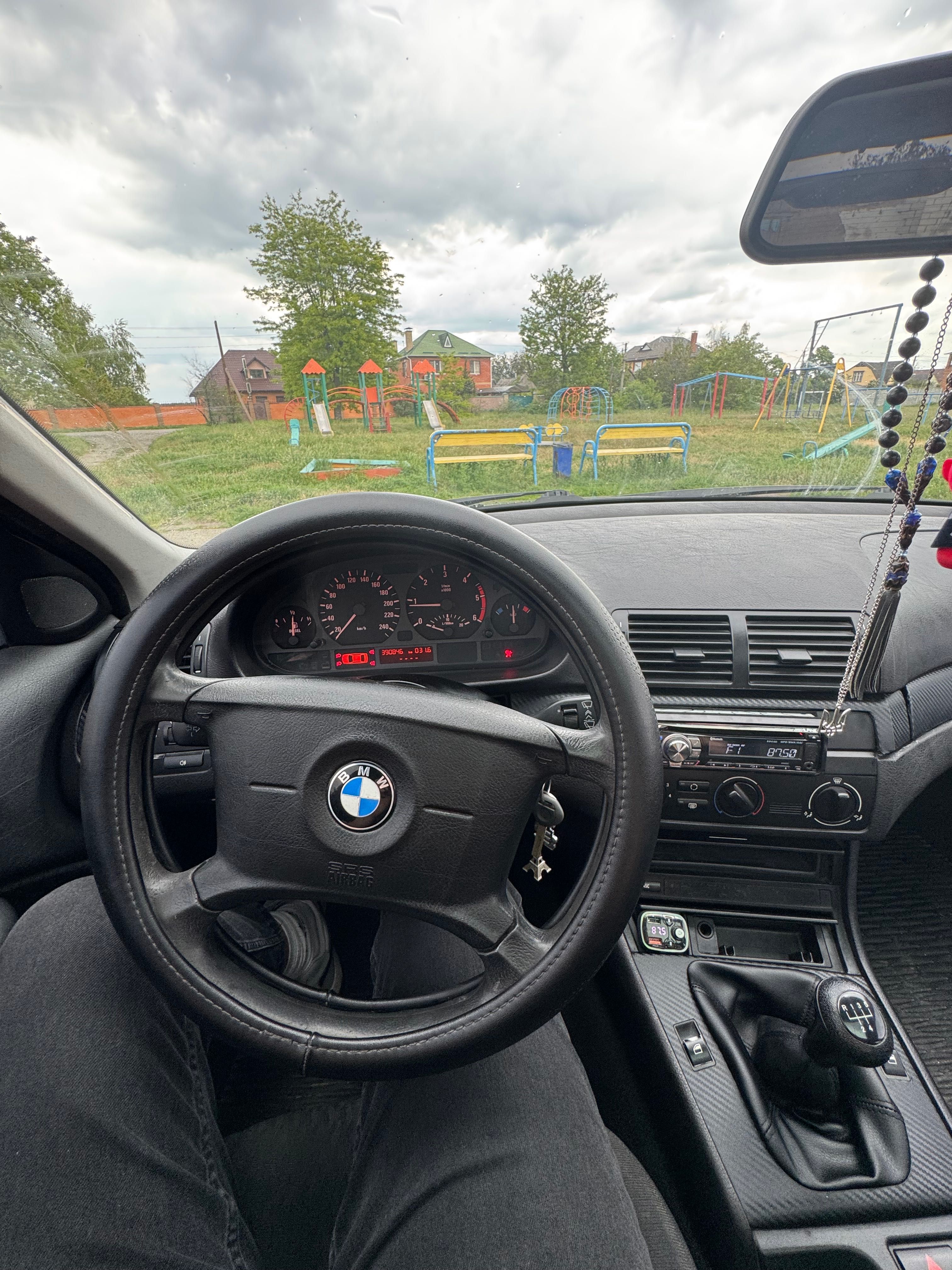 Продам машину BMW 320D