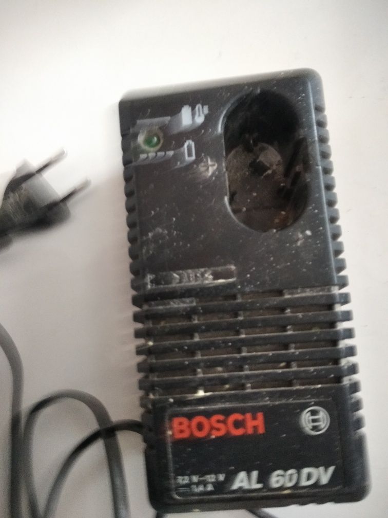 Зарядний пристрій BOSCH AL60DV