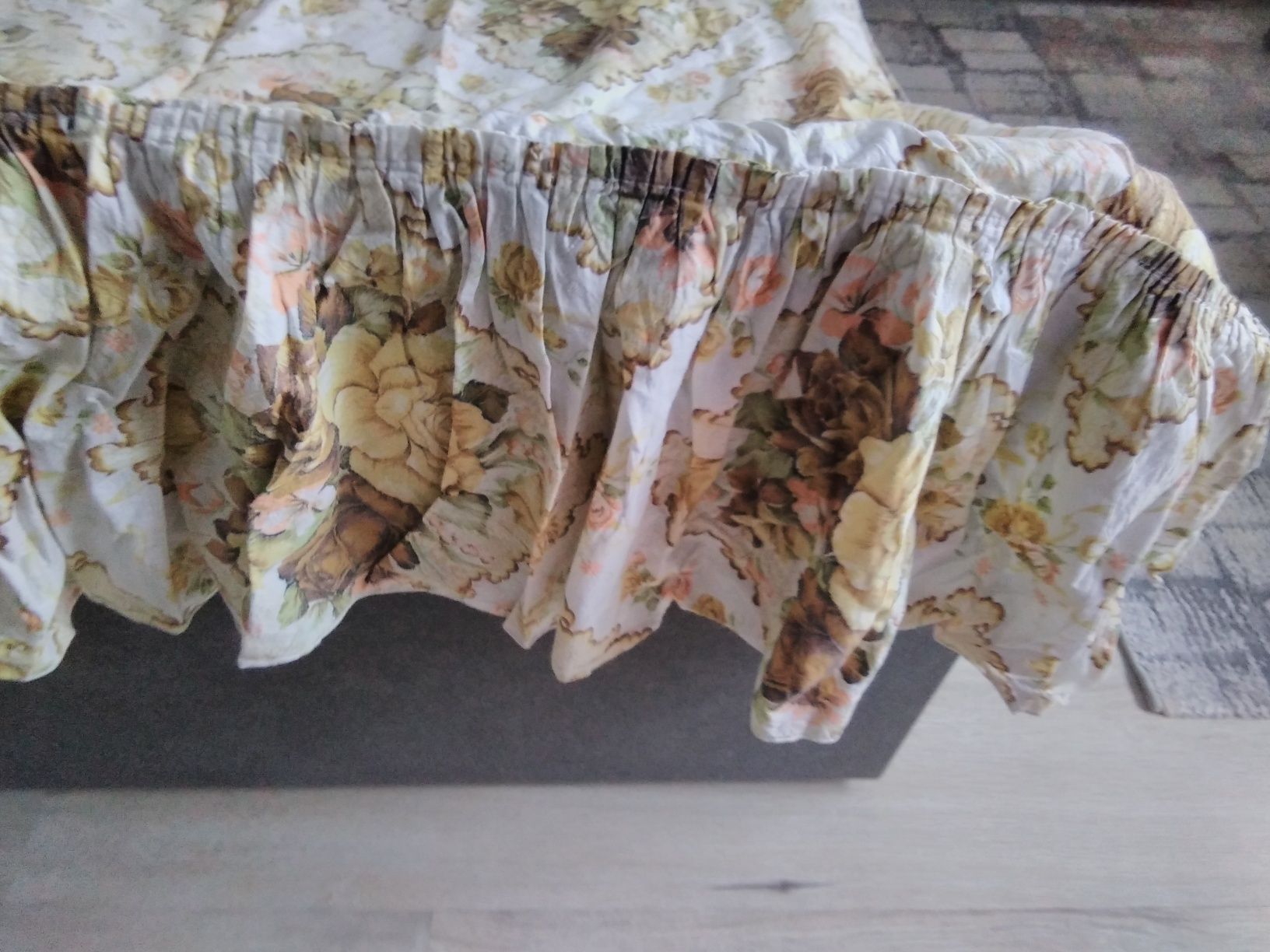 Śliczne,niespotykane prześcieradło RETRO  kwiaty  / Duże + gratis