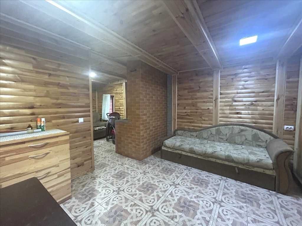 Затишний будинок з ділянкою в передмісті Полтави