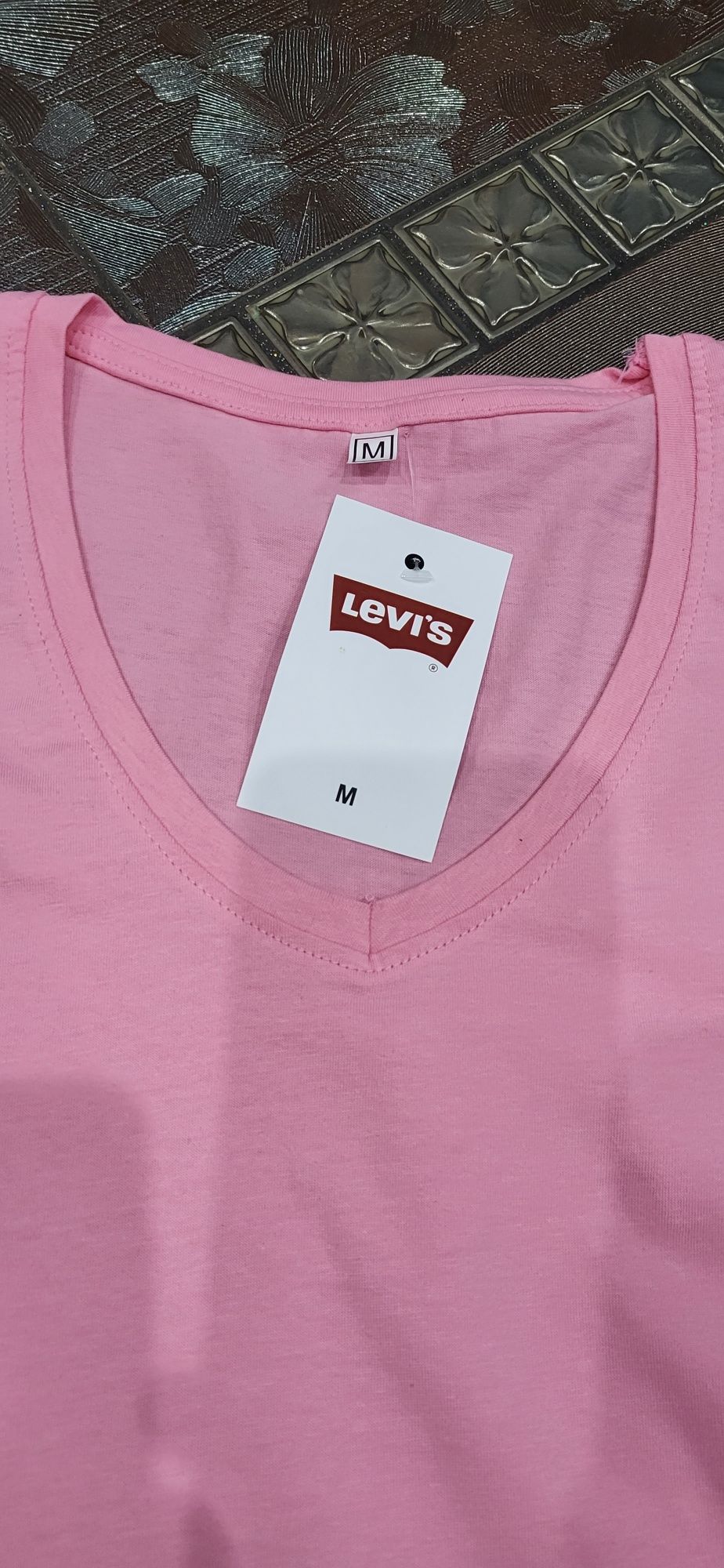 Levis różowa bluzka koszulka bawełna cukierek dekolt serek M