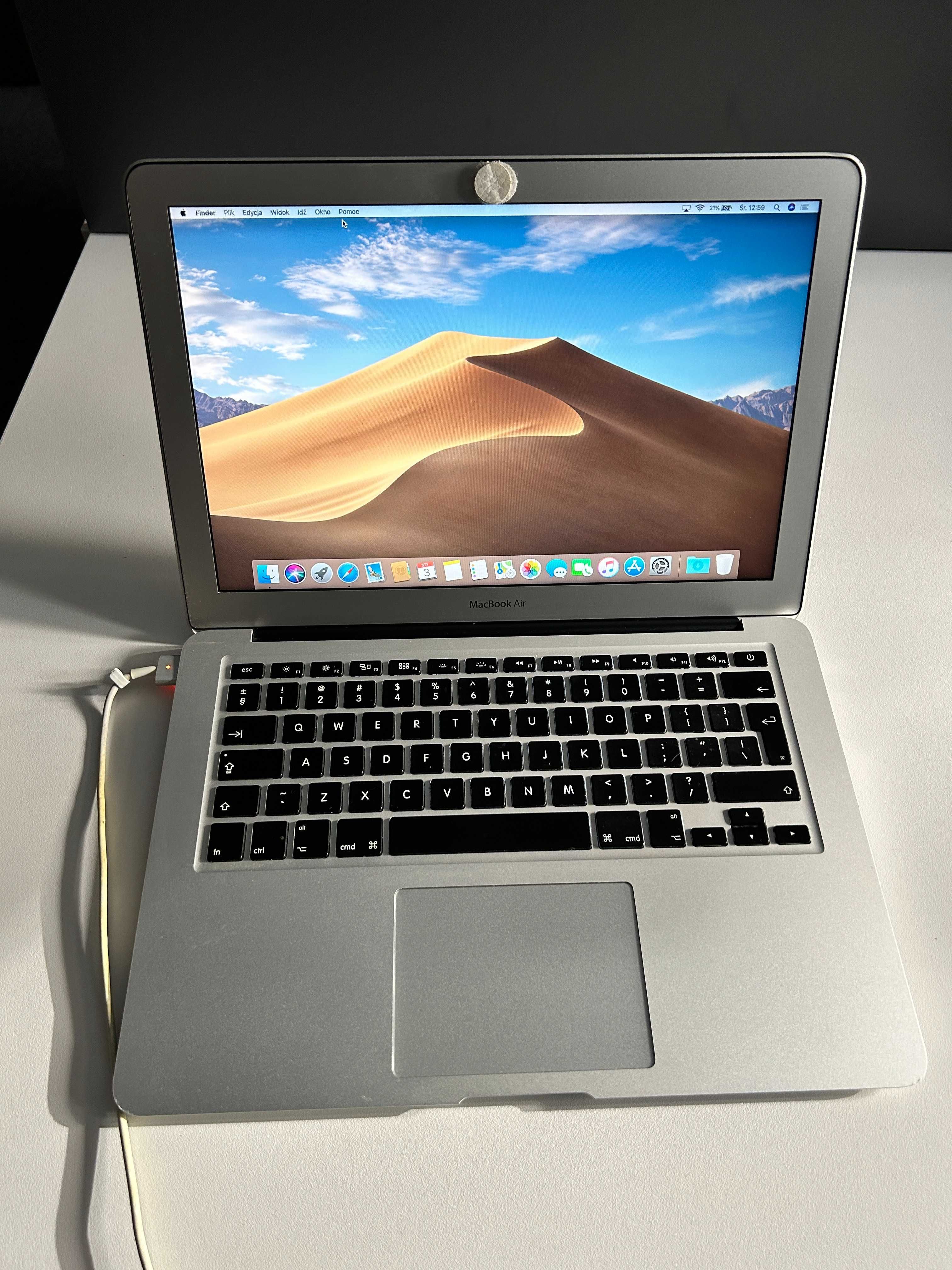 Apple MacBook intel core i5, 8gb ram, 256gb ssd