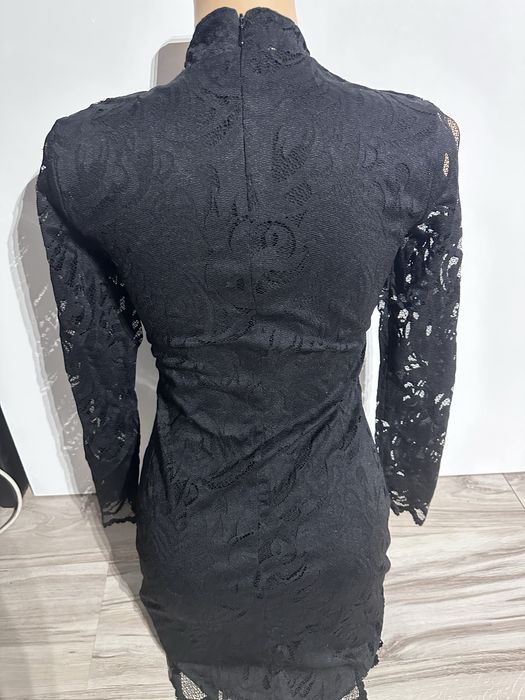Czarna koronkowa sukienka HM r. 38