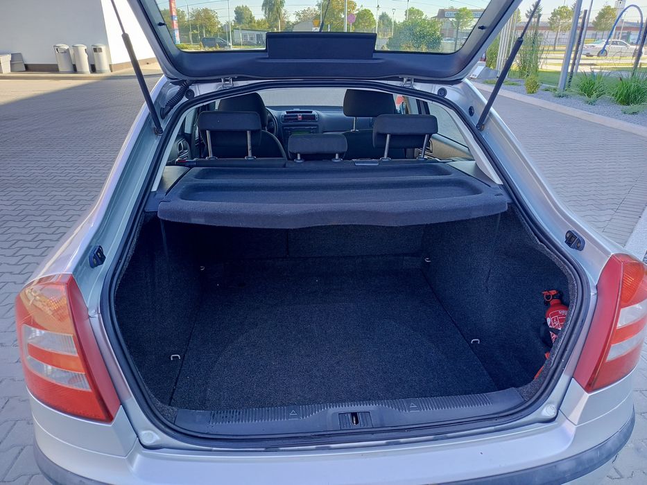 Skoda Octavia 1.6 benzyna elektryka klima