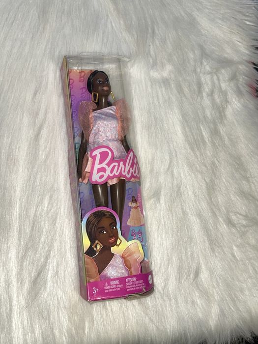 Nowa lalka Barbie Fashionistas 216 wysoka z czarnymi wlosami