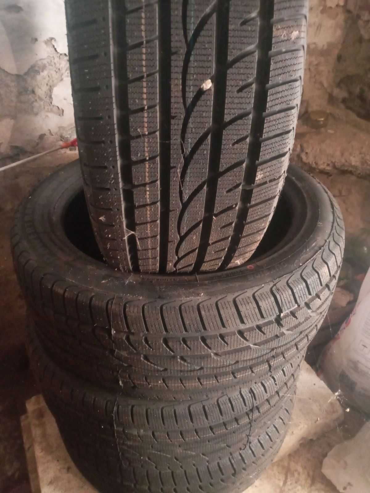 Продам новую зимнюю  ризину 235/45R18