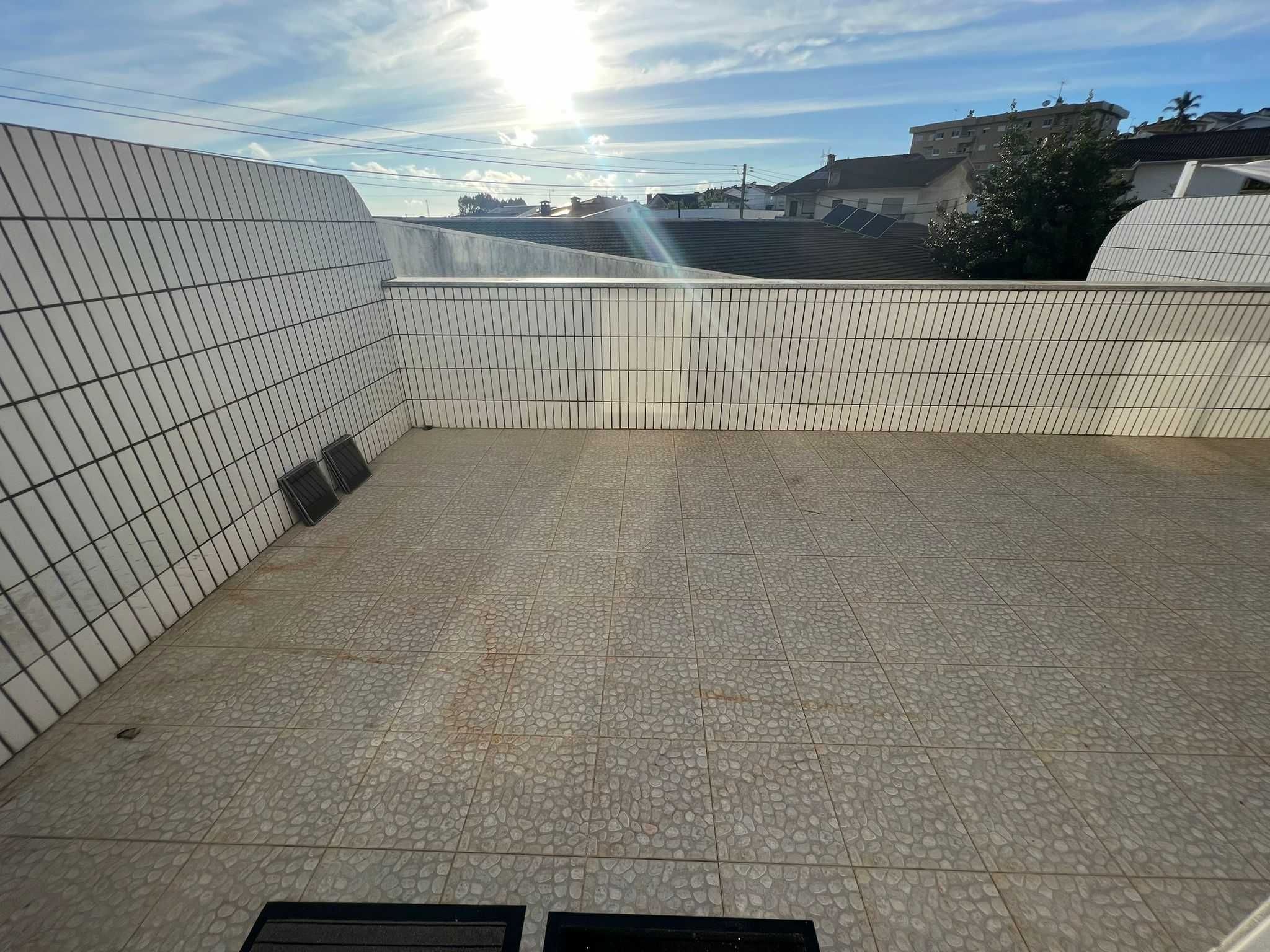 Apartamento t2 com terraço, Santa Maria da feira