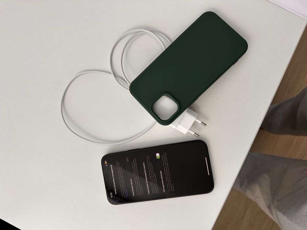 Iphone 14 Plus 256GB eSim only, 94% bateria, pouco quase nada usado