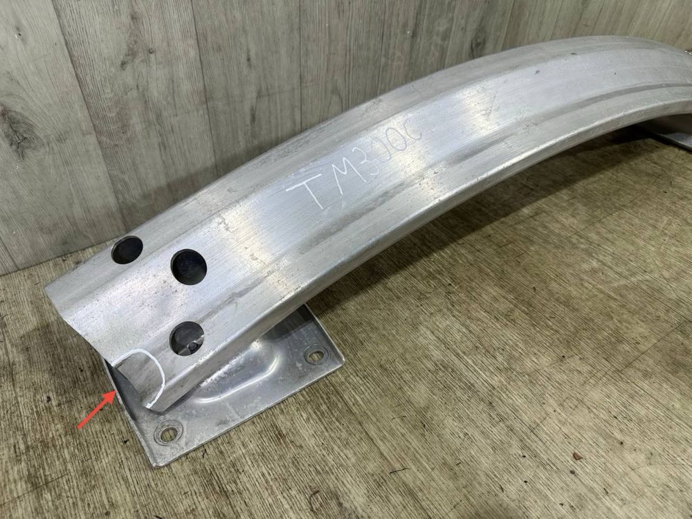 Усилитель заднего бампера Tesla Model 3 / 2017 - 2020 г. / Підсилювач