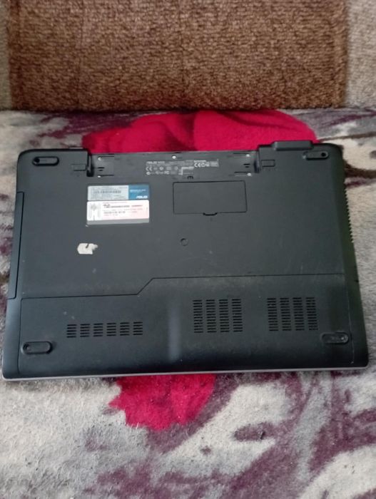 Продам ноутбук на запчастини чи на відновлення