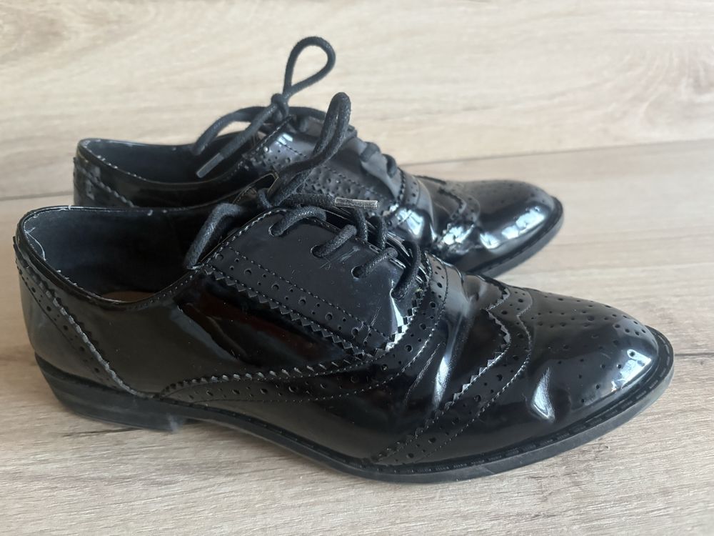 Buty wiązane lakierki r. 37/38