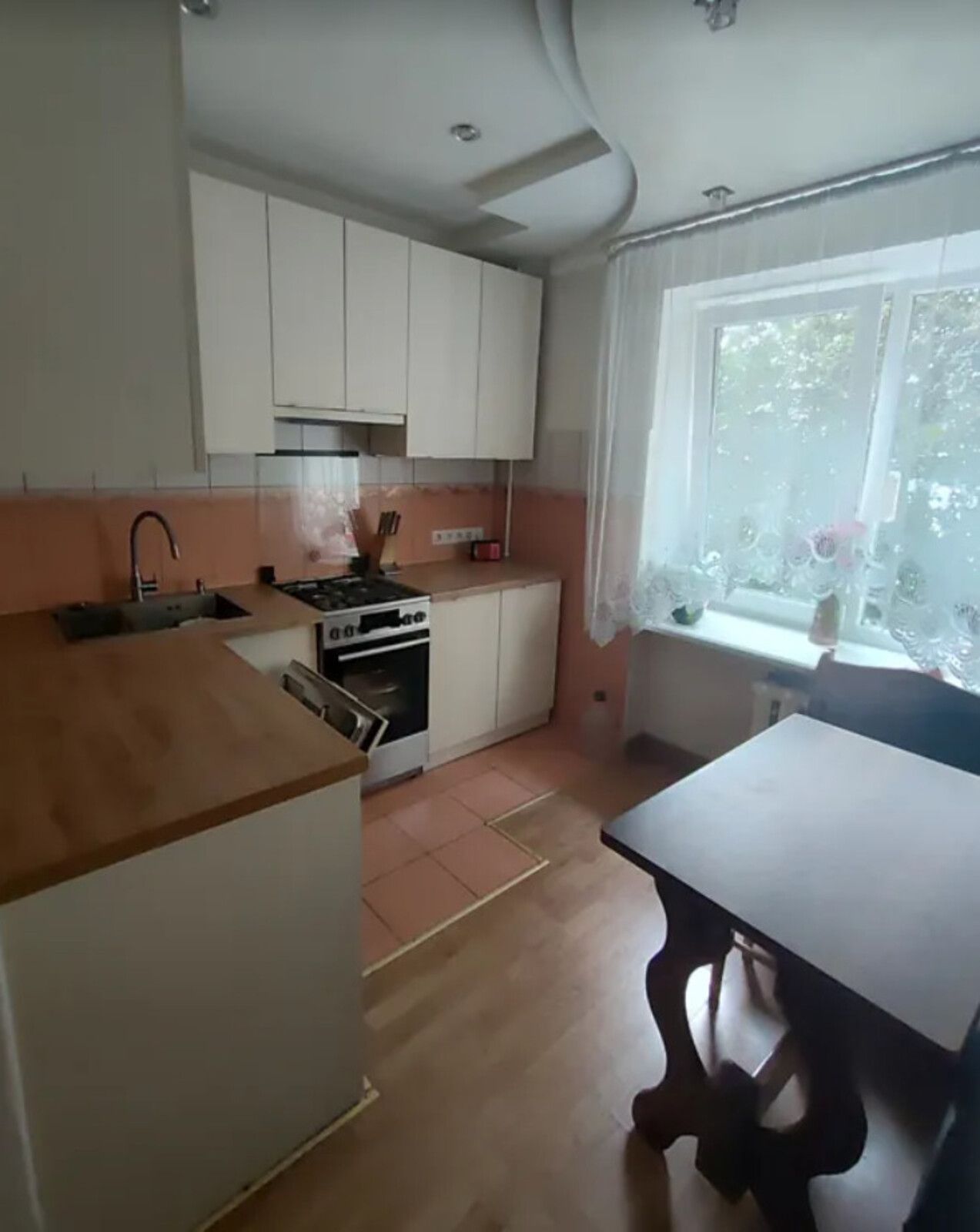 Продаж 2к квартири 50.9 кв. м на вул. Генерала Мирона Тарнавського