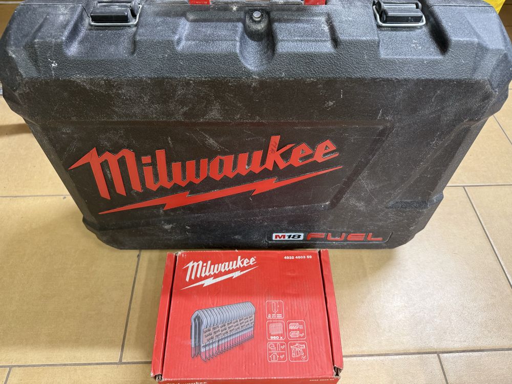 Zszywacz ogrodzeniowy M18 FFUS Milwaukee+Bat.9Ah+Ład+Walizka+Zszywki.