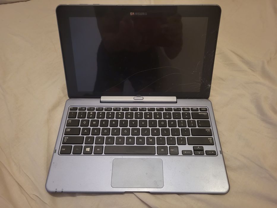 Notebook Tablet Samsung XE500T1C uszkodzony