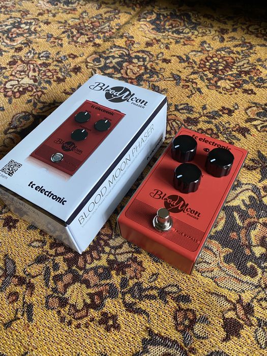Jak nowy efekt gitarowy TC Electronic BloodMoon Phaser