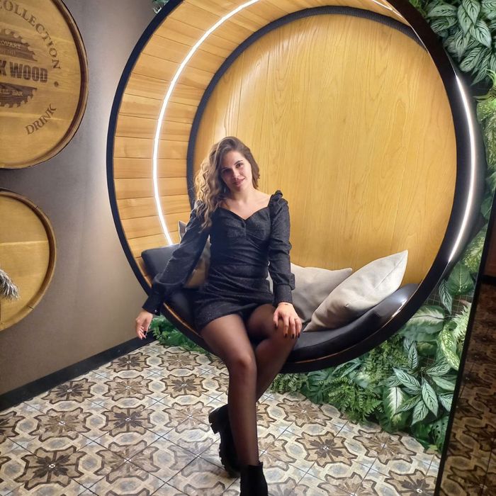 Сукня нарядна для будь якого свята коротенька, сяє