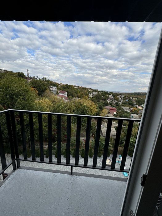 Перша здача. Здається квартира в клубному будинку. Поруч Дафі.