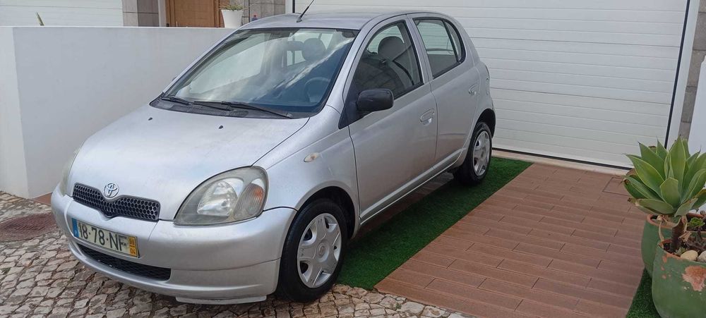 Toyota Yaris 1.0 VVTi, versão terra , em ótimo estado