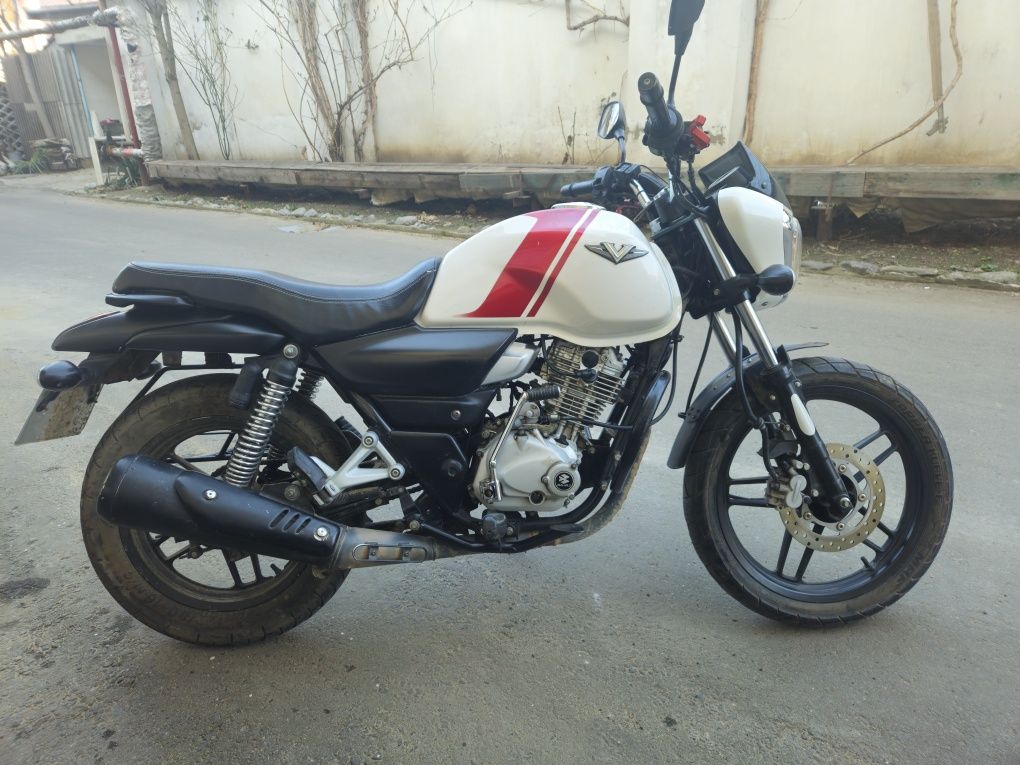 Продам Bajaj V15