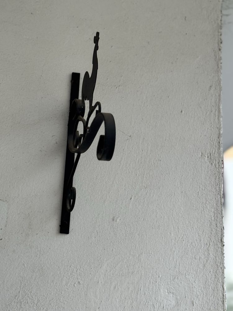 Metalowy czarny kogut wspornik na balkon działkę fo kwiatów