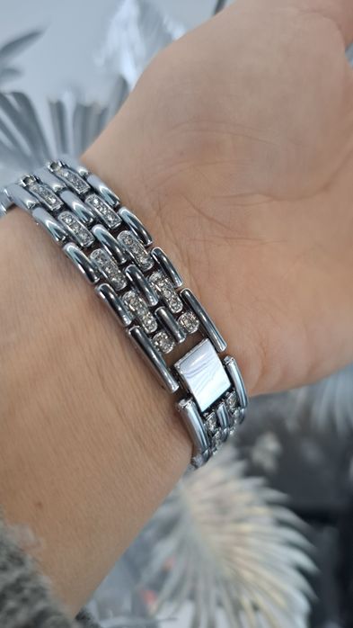 Годинник жіночий. Браслет з прикрасами