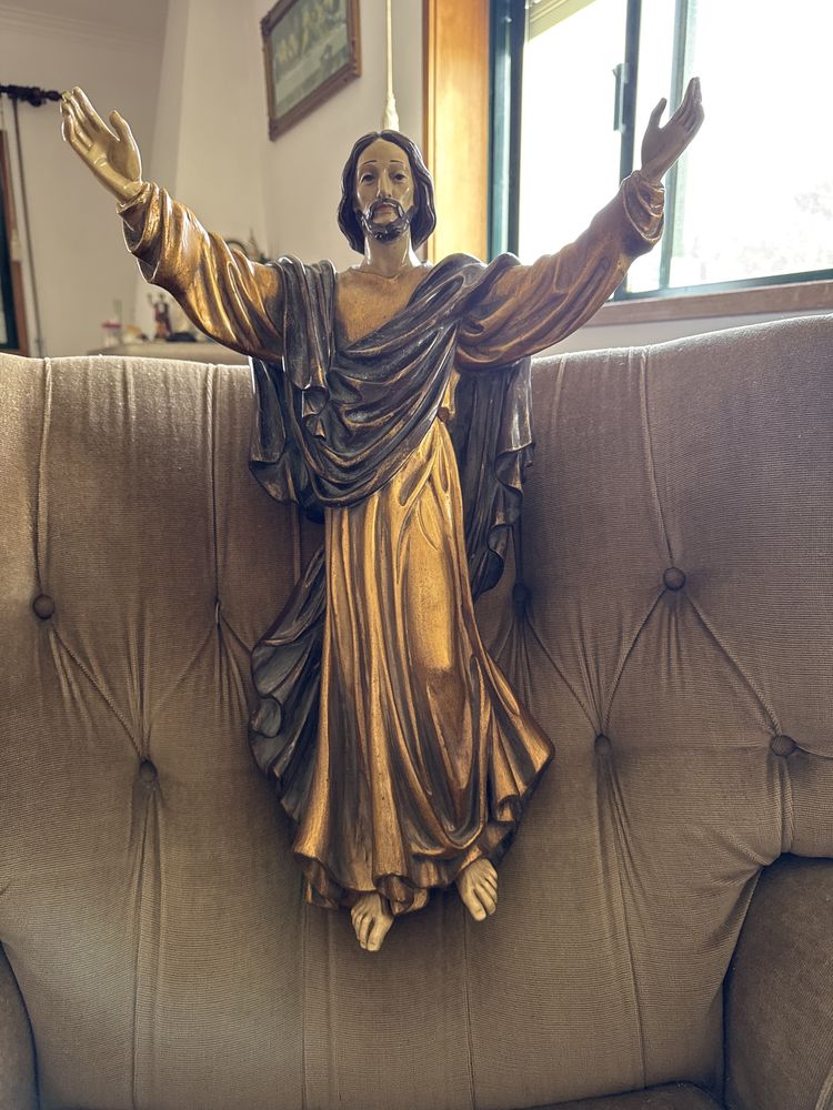Figura em madeira esculpida de Jesus