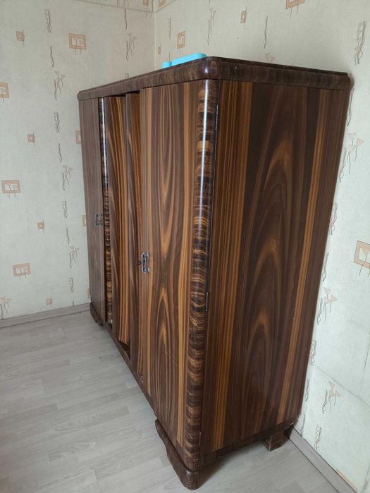 Szafa kredens z nadstawką stół z krzesłami PRL