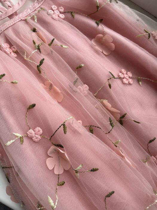 Продам святкову сукню на дівчинку