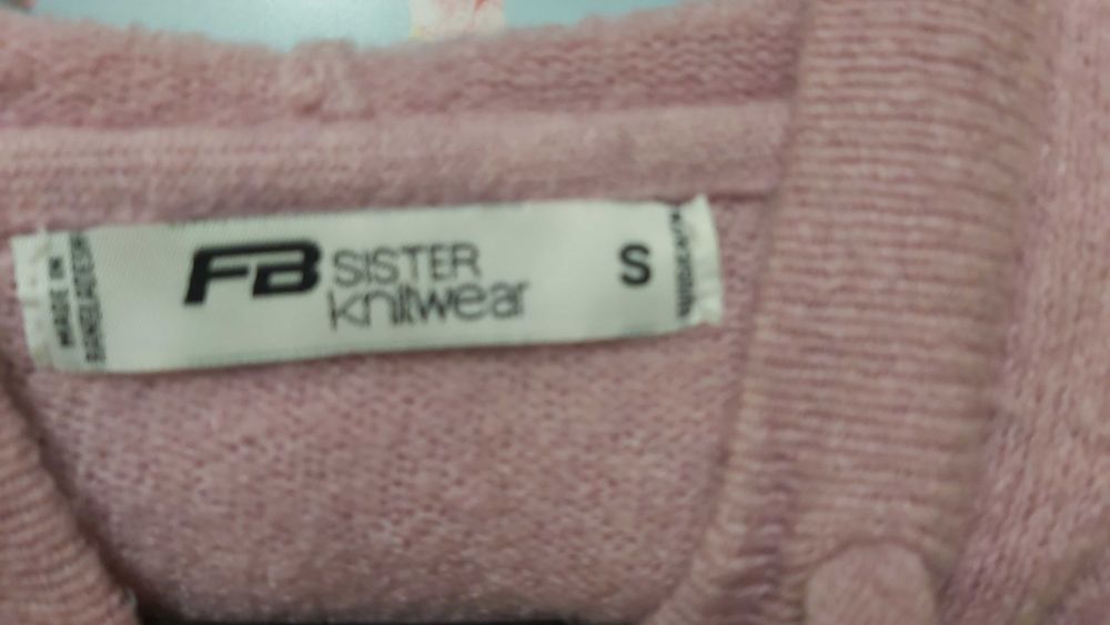 Różowa bluza z kapturem