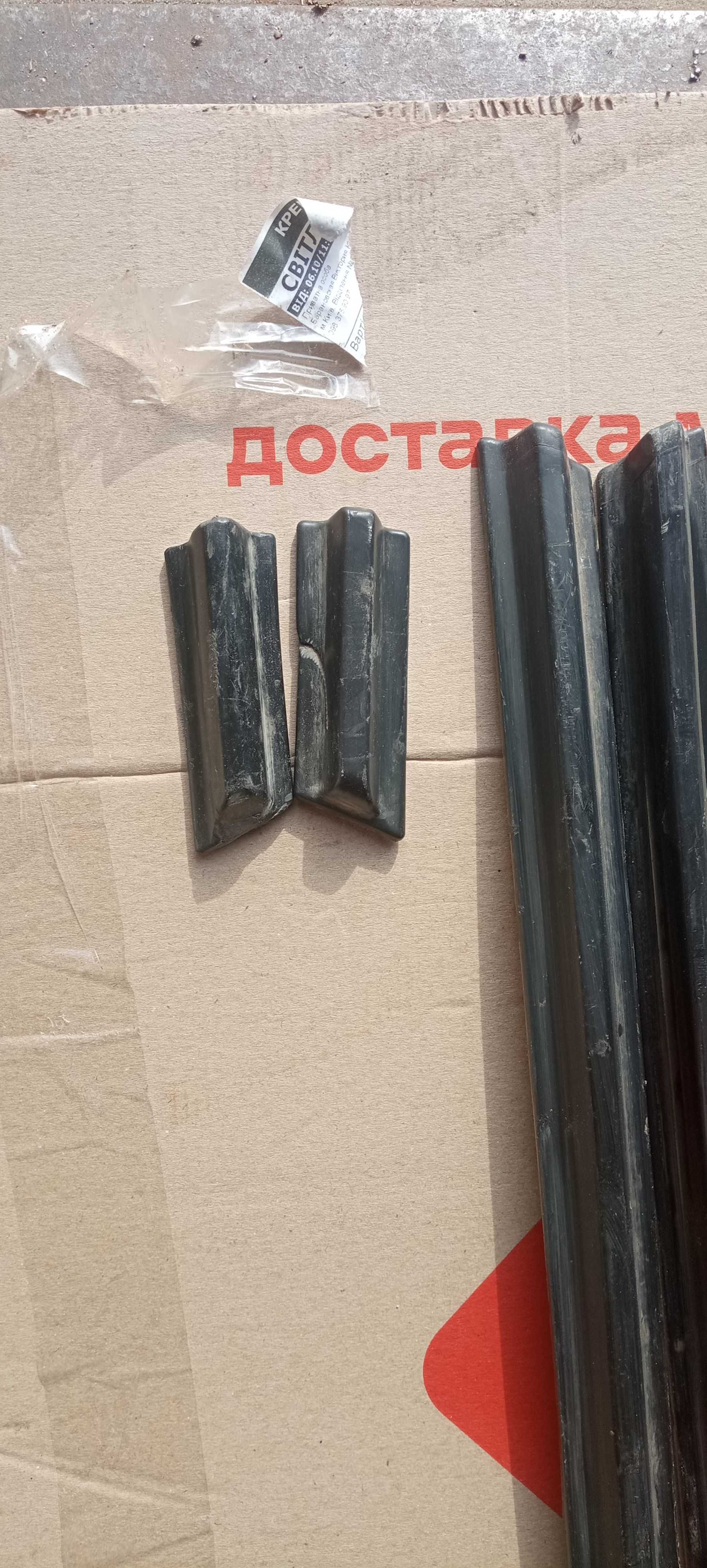 Продам комплект вузьких молдінгів на Гольф 2 5ти дверний