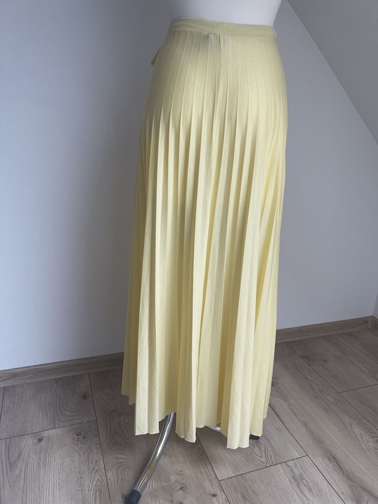 Długa żółta plisowana spódnica z paskiem Asos r.XS