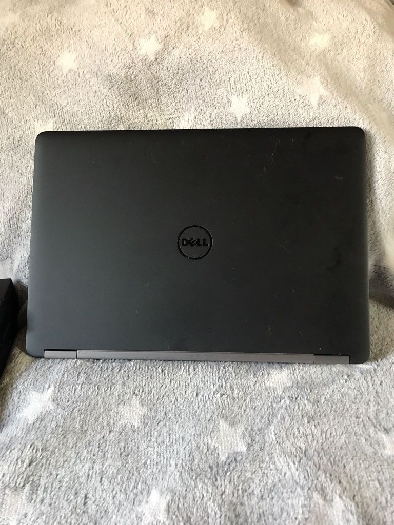 Laptop Dell Latitude E7470 i stacja dokująca